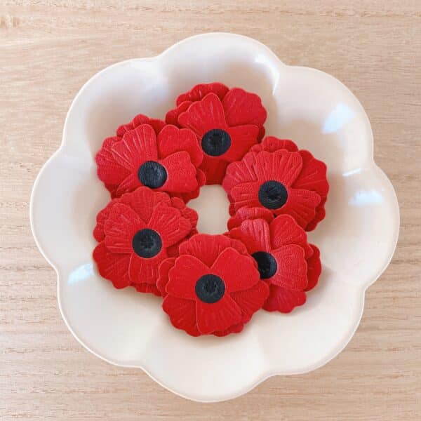 Broche coquelicot fleur du souvenir, cuir surcyclé, marquage à chaud, fait main