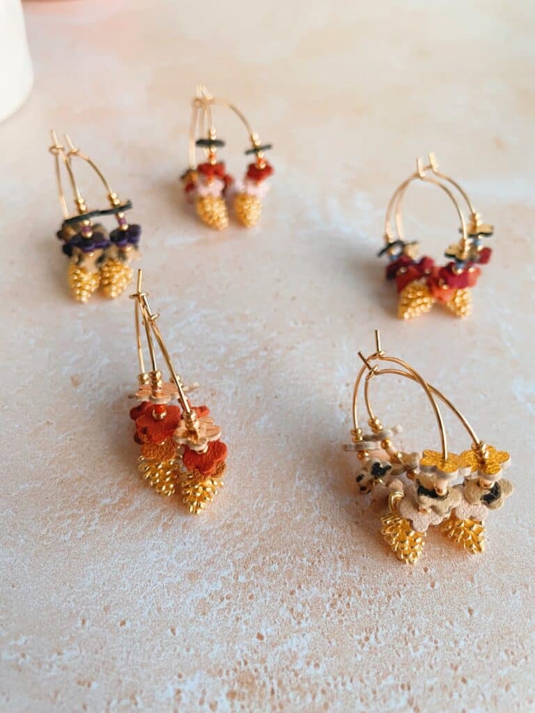 Boucles d'oreilles fleurs et pomme de pin