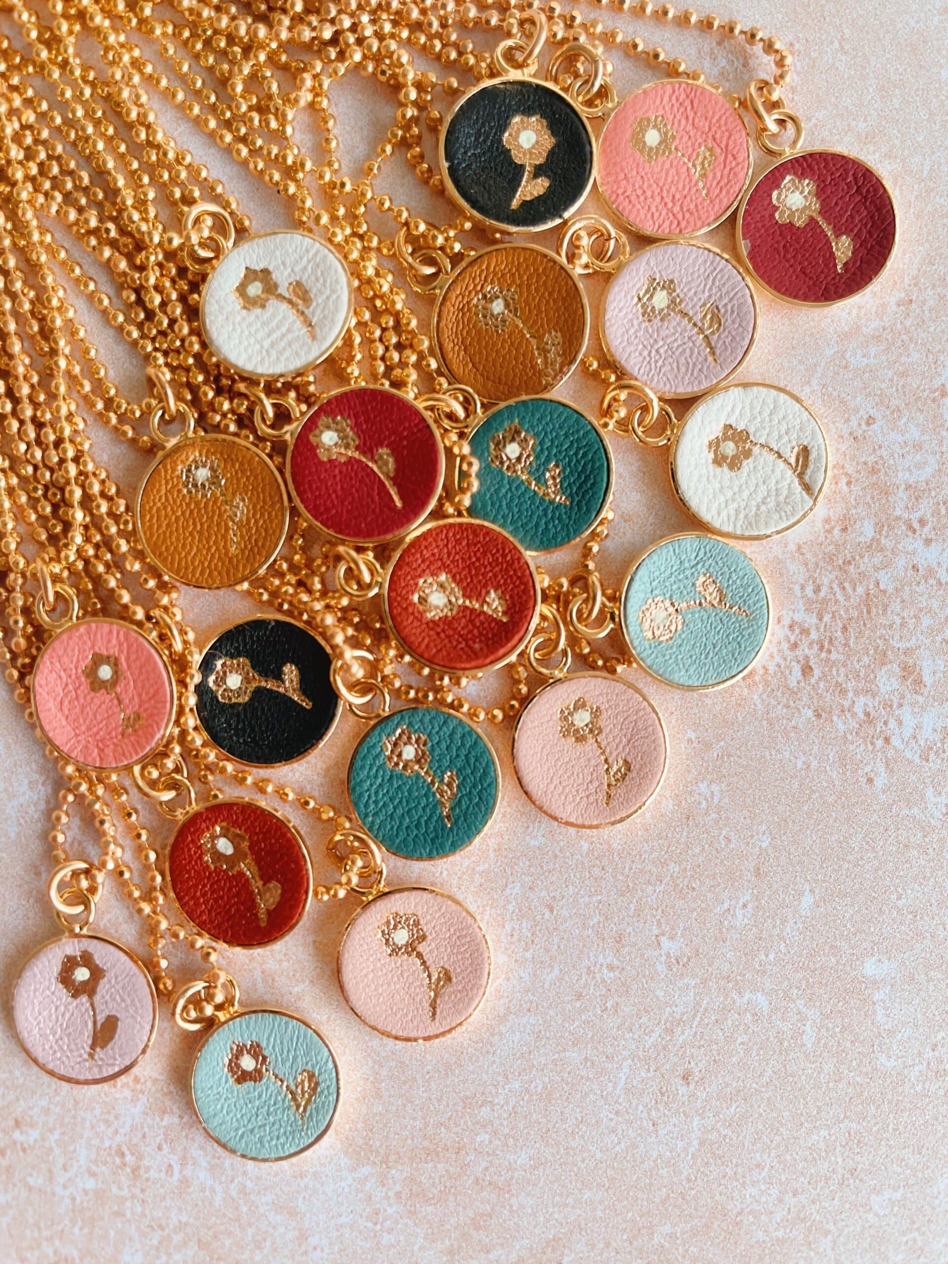 Collier le délicat du vent dans mes valises artisanat d'art - Main Image