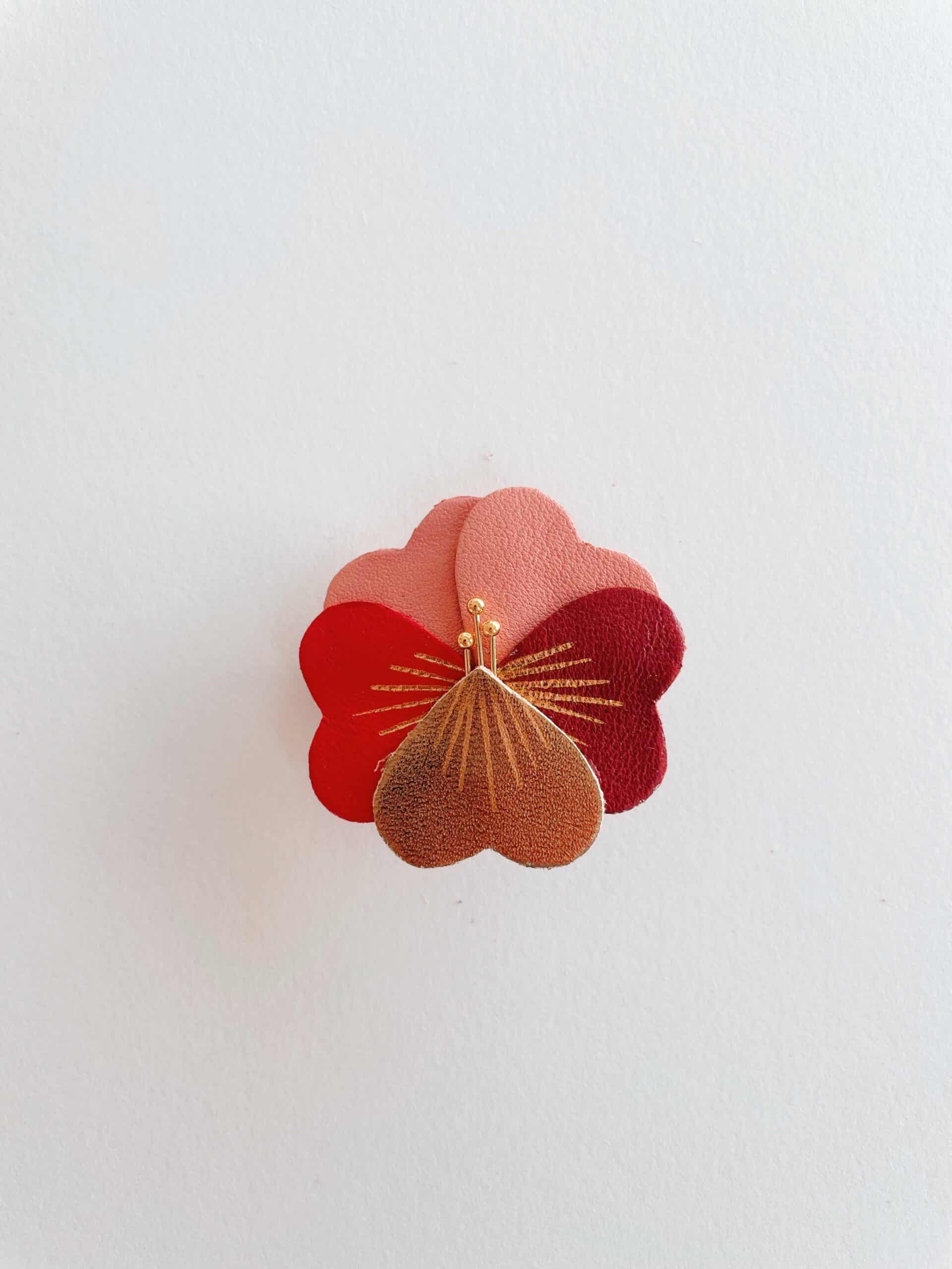 Broche Vintage Fleur De Pensée Sous Résine - Bijou Fantaisie Années 70-80, Résine Plique-à-jour, Métal Alliage