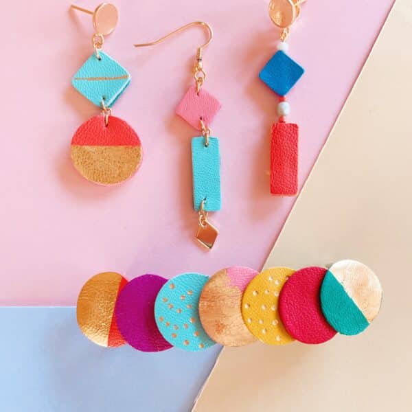 Atelier créatif sur la Côte d'Opale près de Wissant, Wimereux, Boulogne sur mer, Le Touquet, Hardelot, Cap Blanc Nez . Réalisez votre bijou élégant et raffiné à partir de cuir surcyclé dans l'atelier d'un artisan d'art.