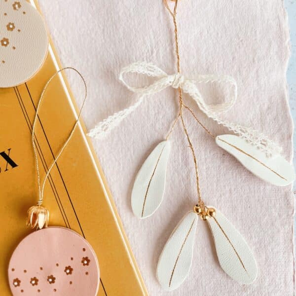 Broche Ancienne En Bakélite Edelweiss – Porte-bonheur Longévité (3,5 Cm)