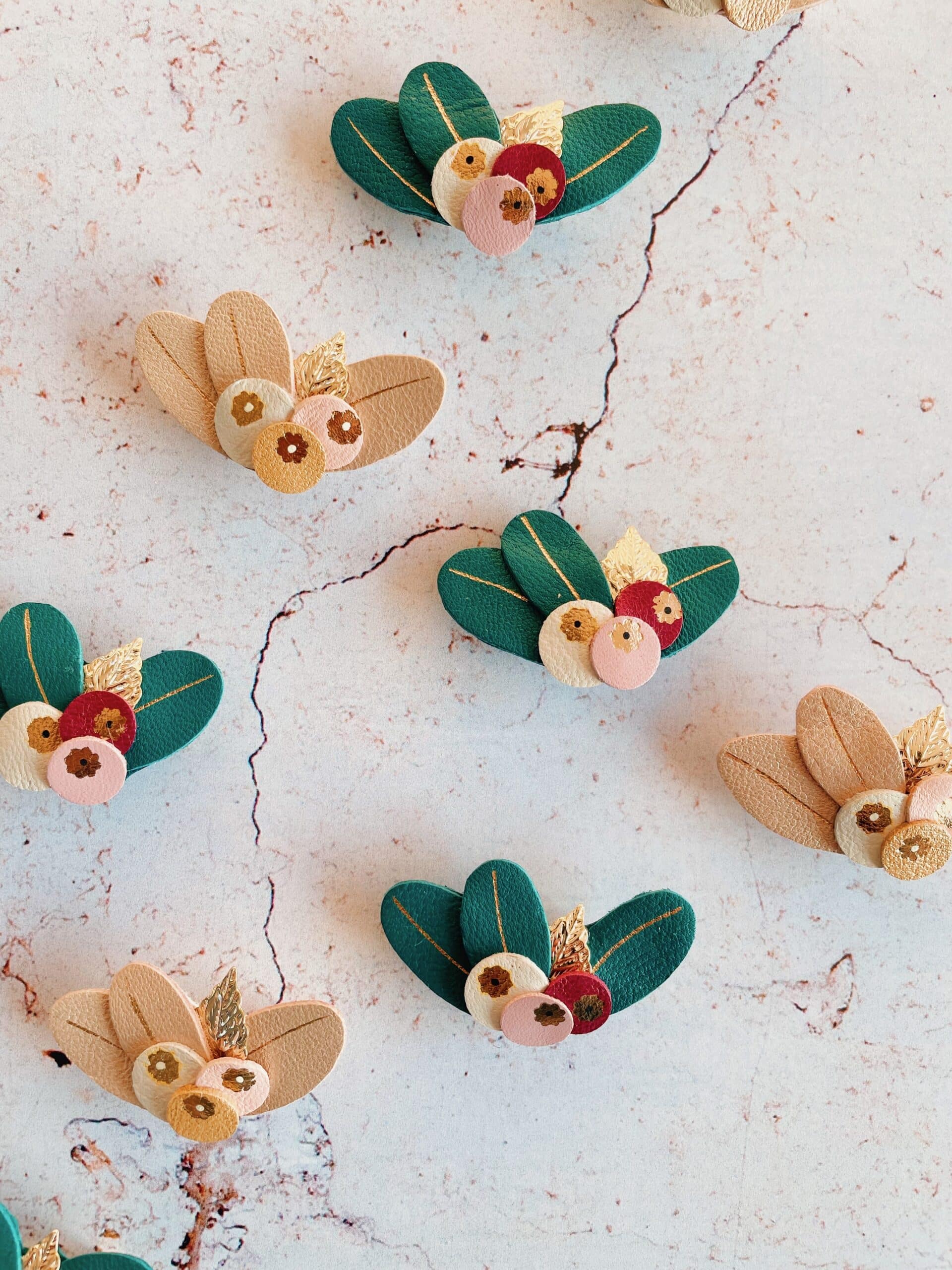 Les précieuses baies, broche bijou floral- du vent dans mes