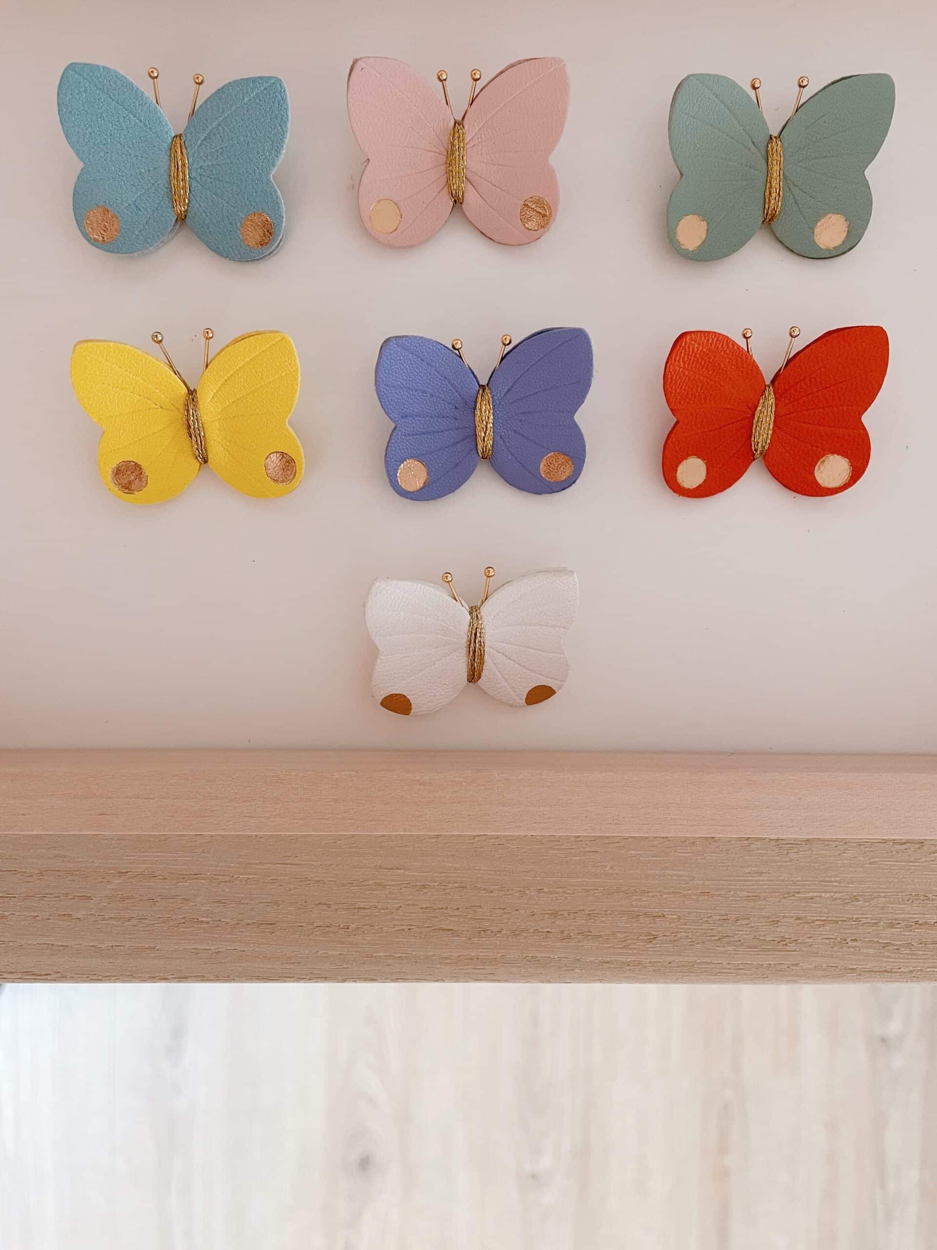 Broche Papillon — coloris collection© Du vent dans mes valises 4 Broches papillon colorées fait main, blanc rose poudré jaune orange vert amande bleu ciel irisé lilas