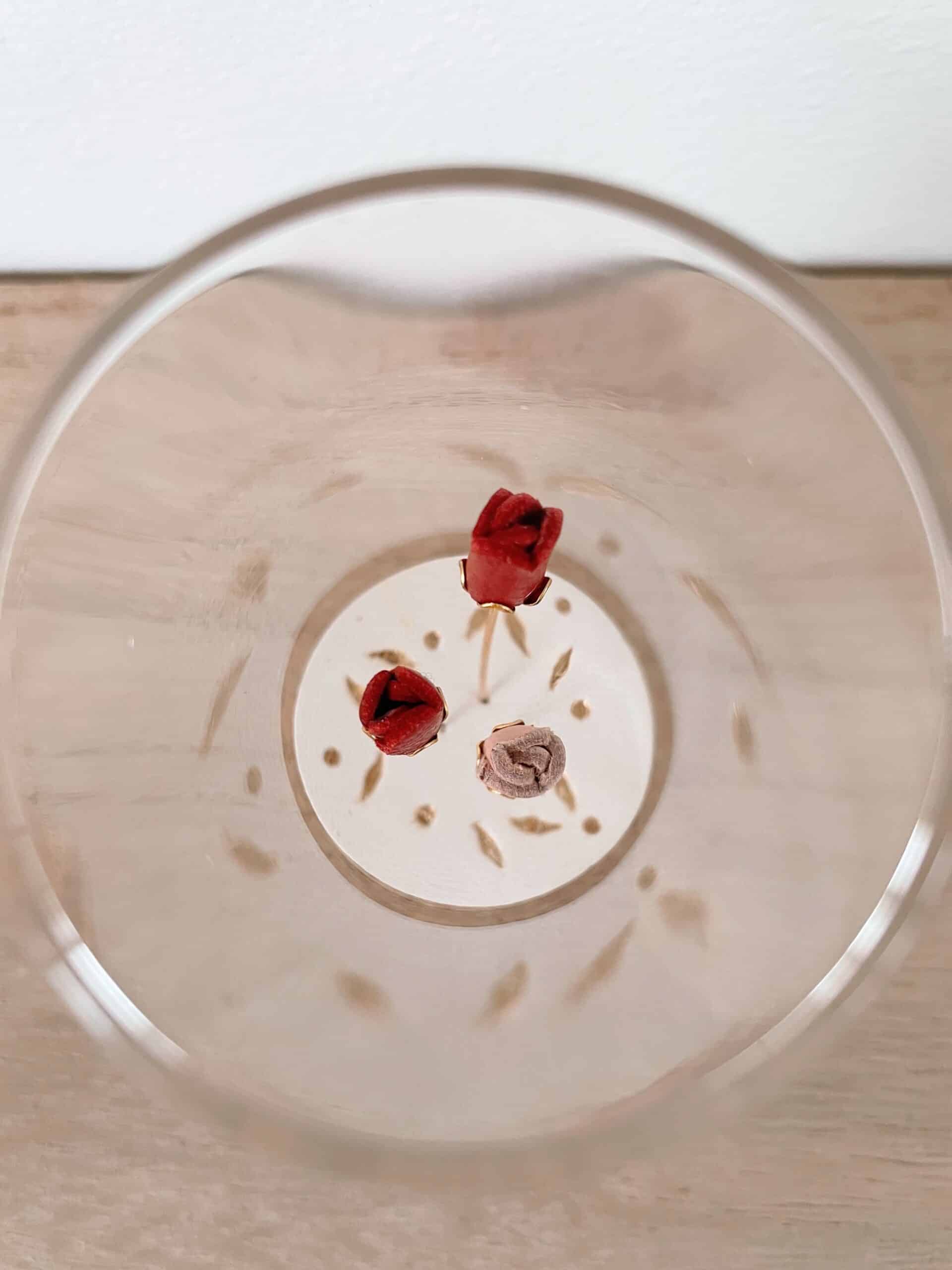 Détail Jardin de Poche Carpe Diem © Du vent dans mes valises Détail dorure à chaud à l’or fin Jardin de Poche Carpe Diem, feuilles et points dorés