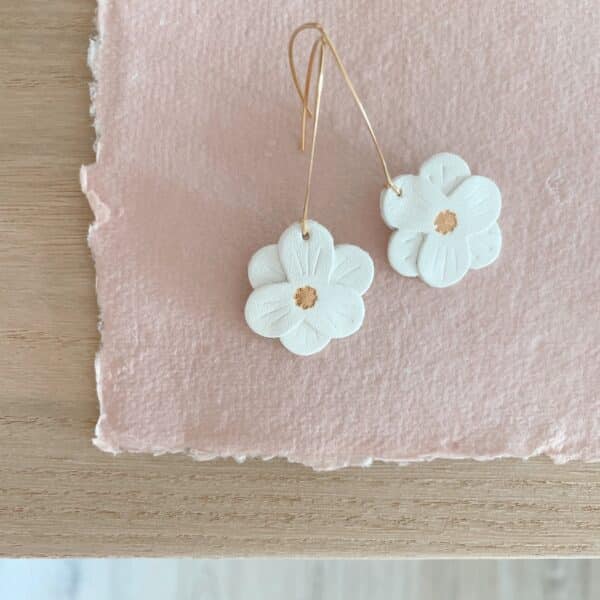 Boucles Lison fleur ivoire coeur doré – Du vent dans mes valises