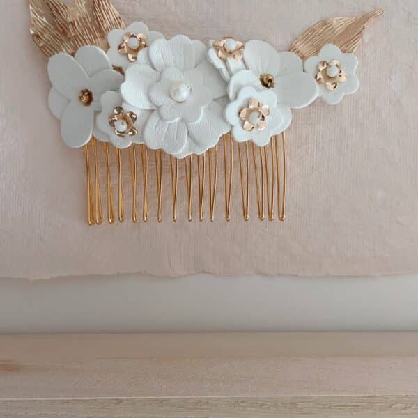 Peigne Flore, bouquet de fleurs de cheveux ivoire sur peigne doré, fait main
