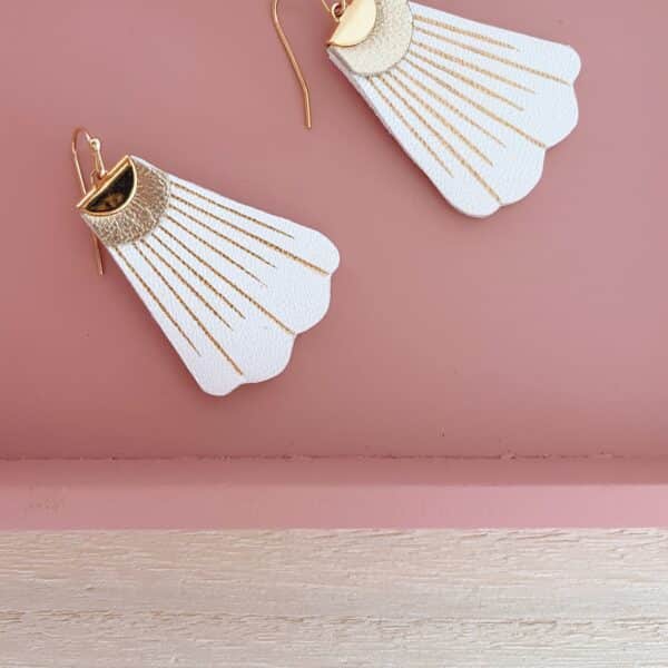 Boucles d’oreilles Margot pétales Art nouveau blanches et dorées