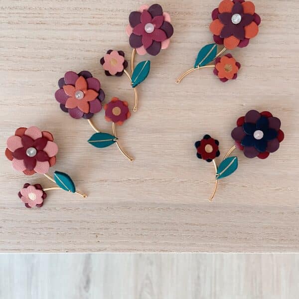 Broches Fleur Buissonnière en cuir surcyclé et dorure à l'or fin, gamme automnale colorée, Du Vent dans mes Valises